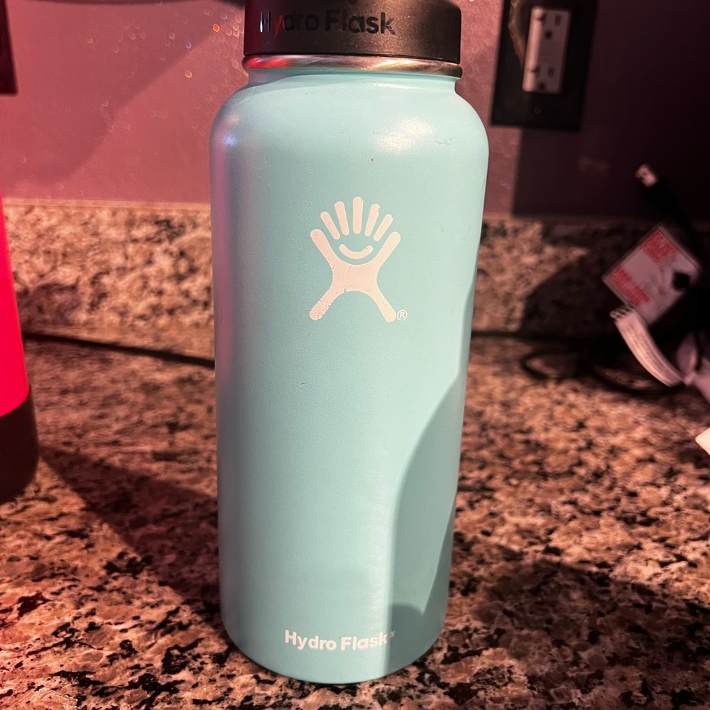 Hydroflask bundle - Picture 3 of 6